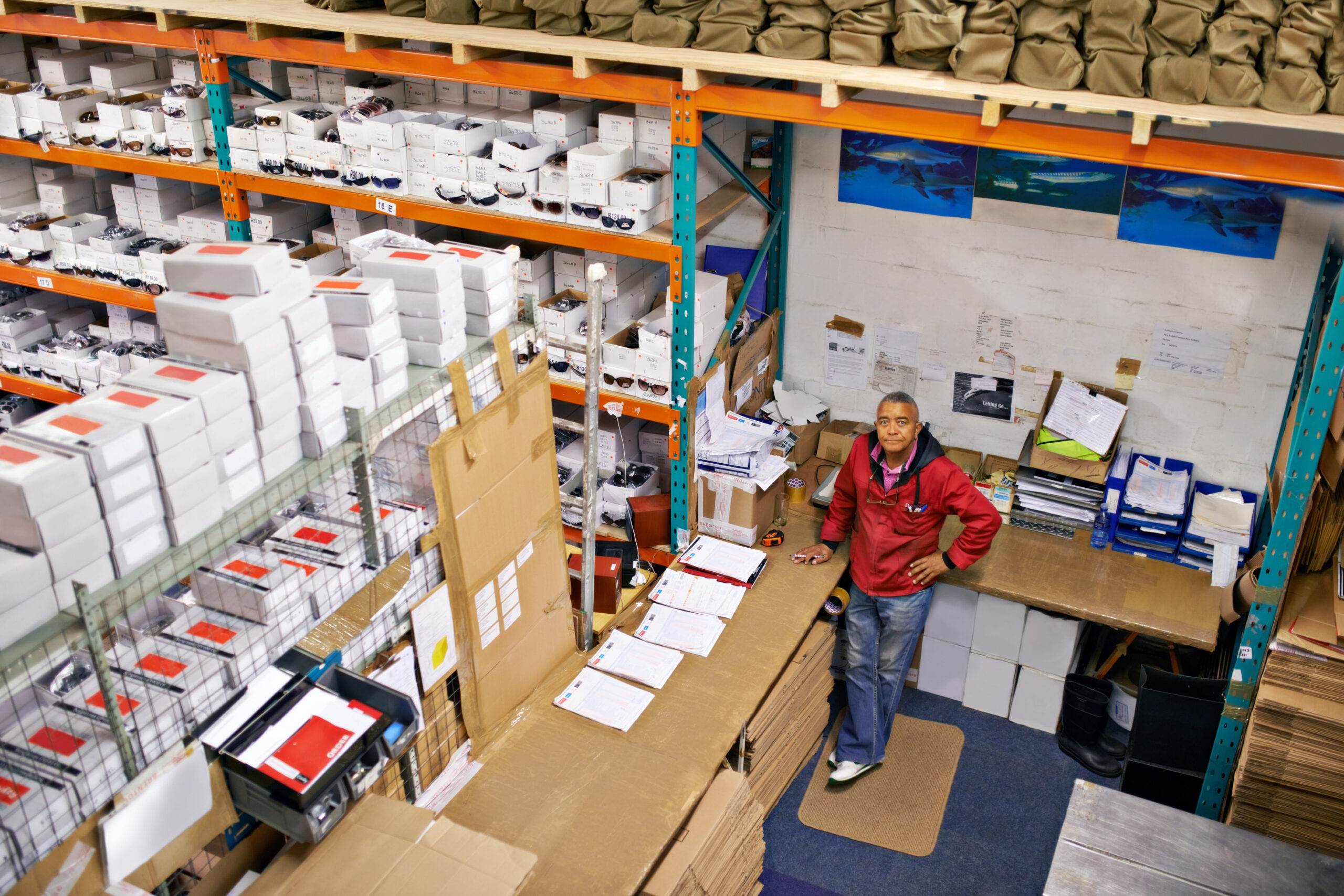 Servicios business top view man warehouse cargo inventory stock quality control management factory sunglasses guy manager with paper documents manufacturing compliance checklist